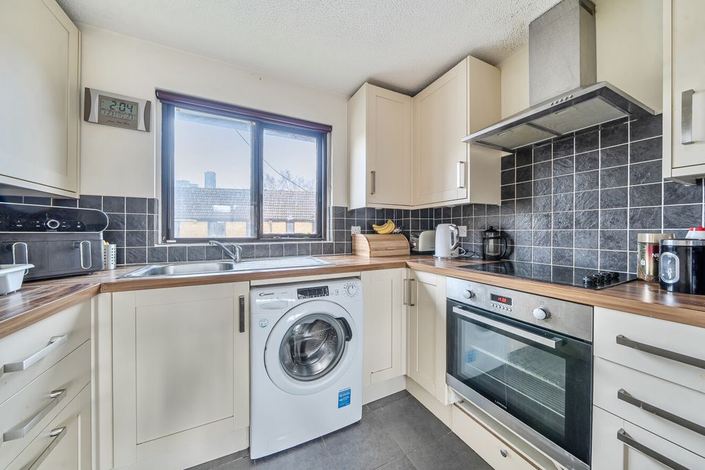 Property photo 3 of 9 1403614-5-697381A...