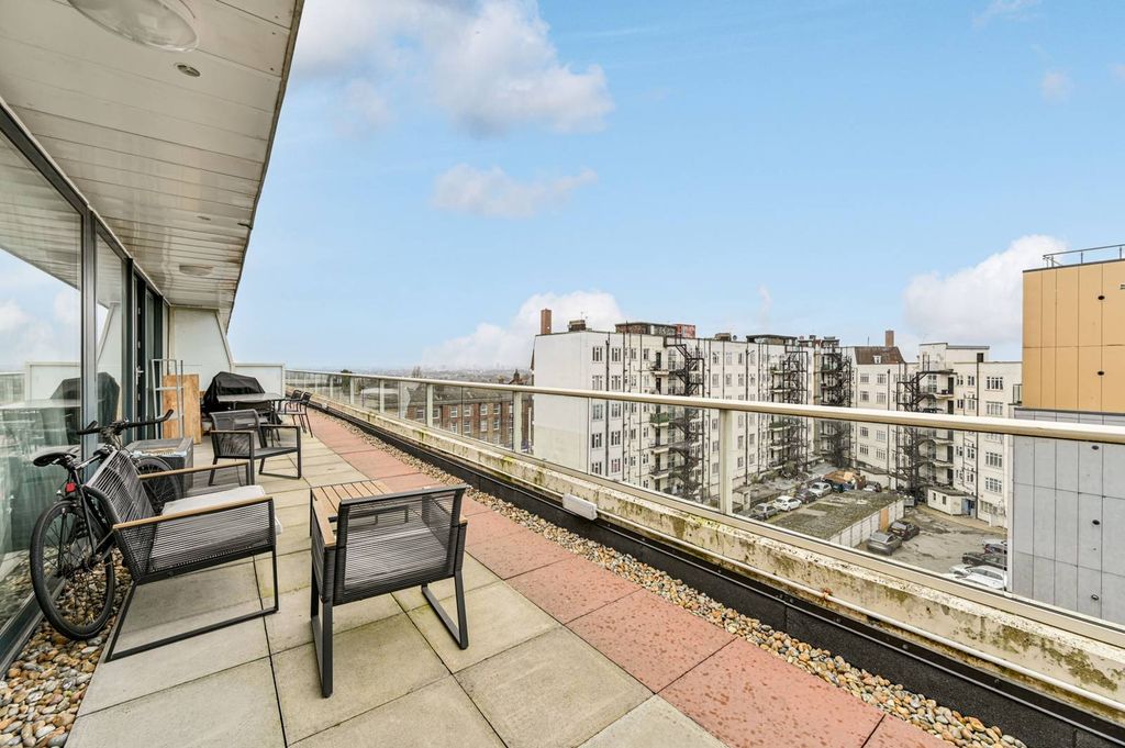 Property photo 2 of 14