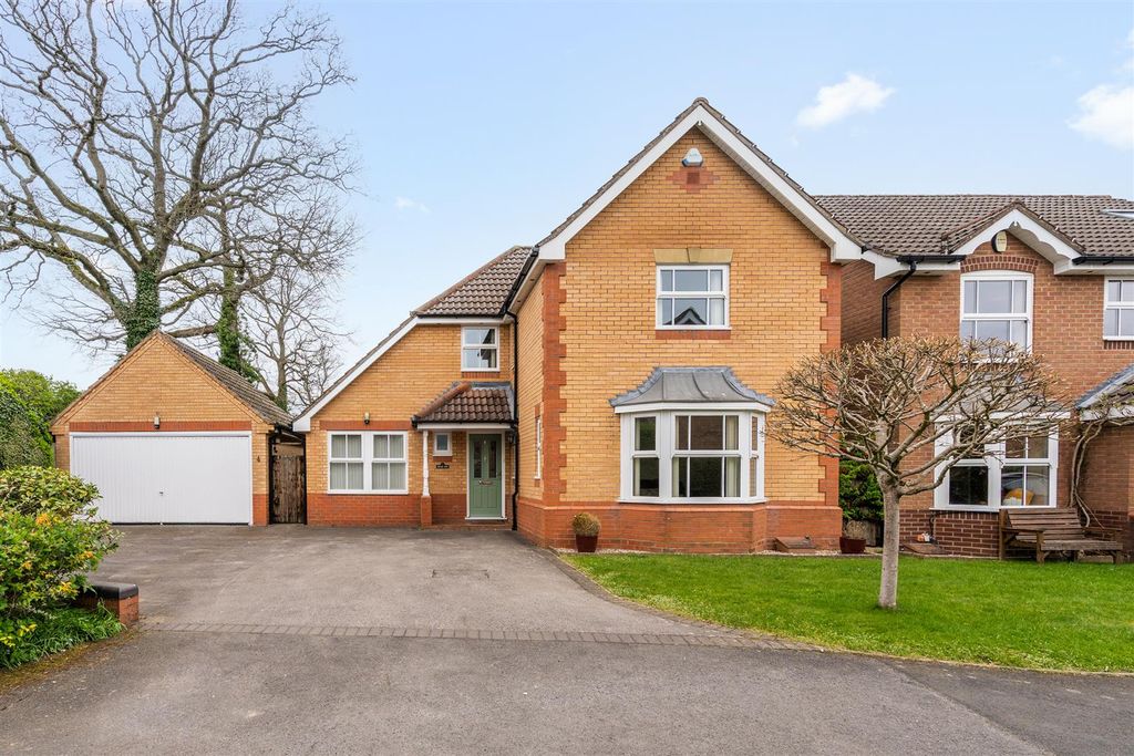 Property photo 1 of 13 4 Barwell Close_1.Jpg