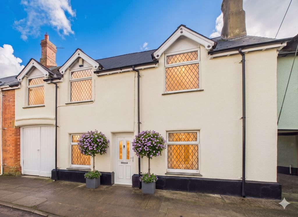 Property photo 1 of 16 Ewemove South Molton - West Street South Molton