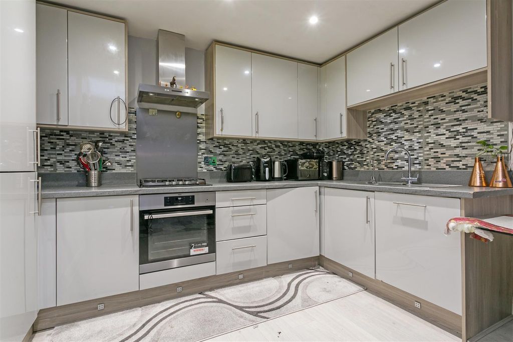 Property photo 3 of 13 Flat 14 Trevanna-11.Jpg
