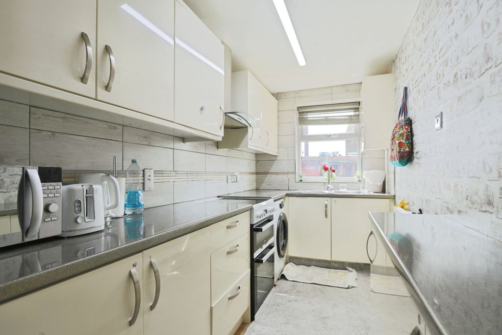 Property photo 2 of 9 4040444