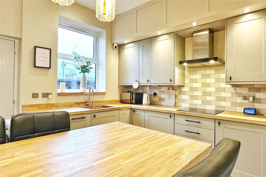 Property photo 3 of 23 Kitchen/Diner