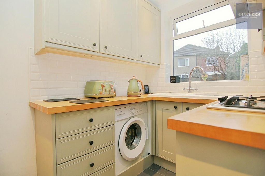 Property photo 2 of 20 Kitchen