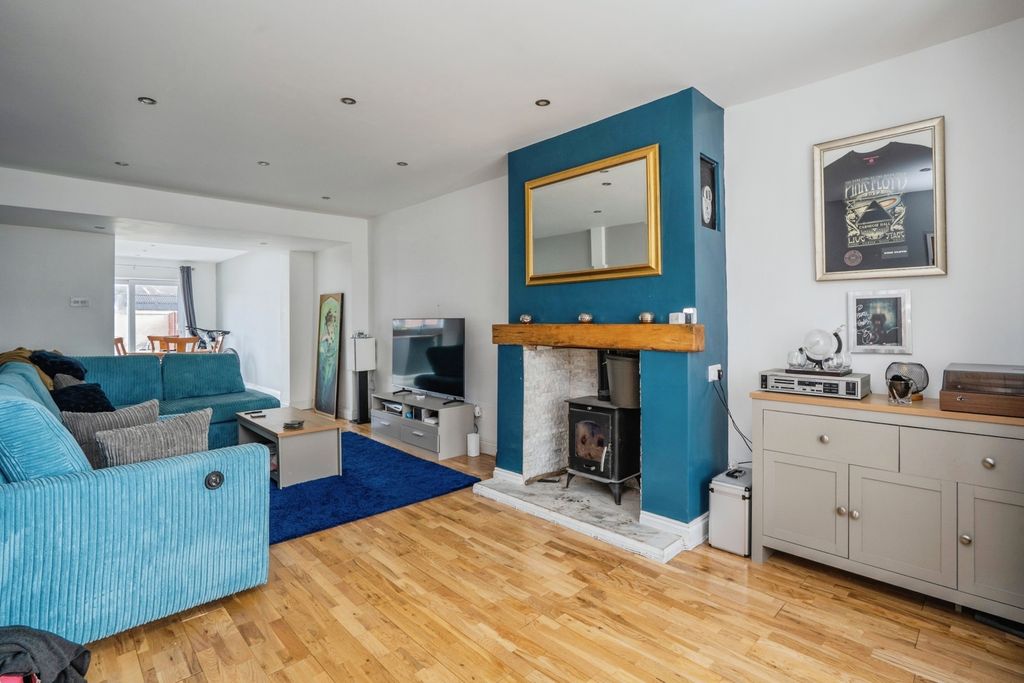 Property photo 3 of 16 Pbox-Img.Jpg