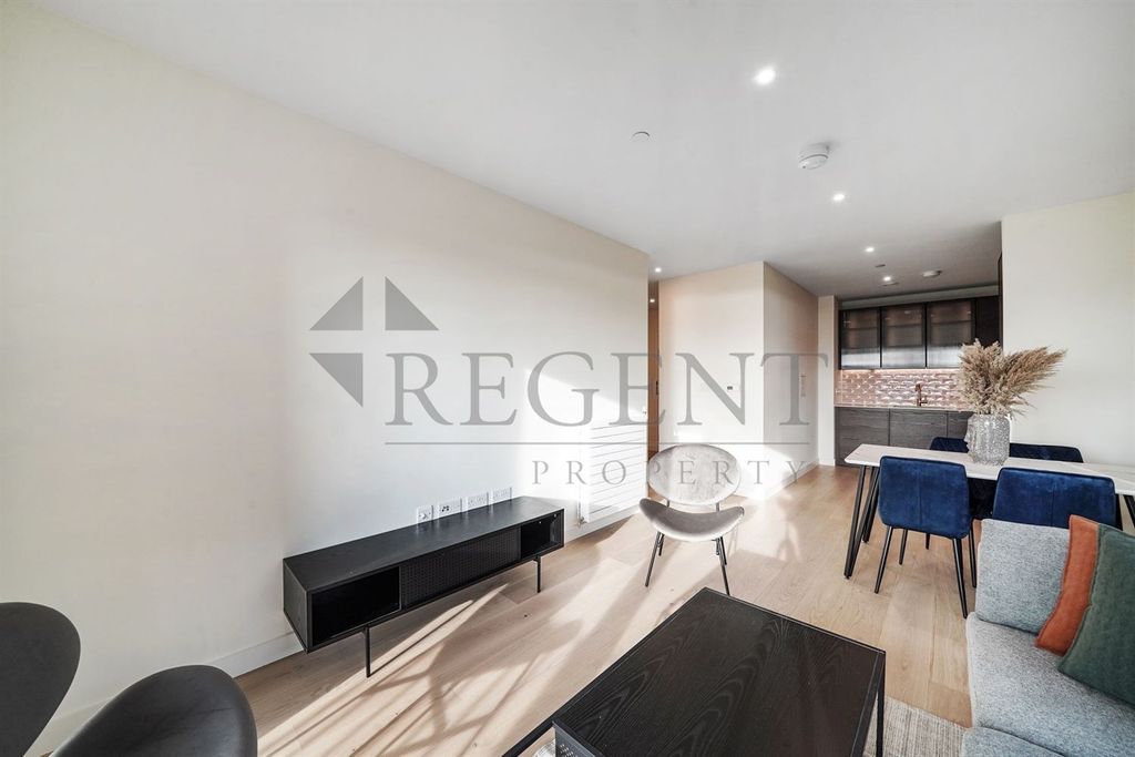 Property photo 3 of 17 Open Plan