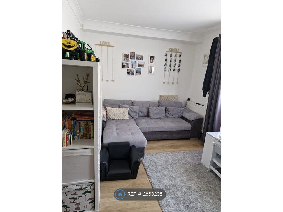 Property photo 3 of 6