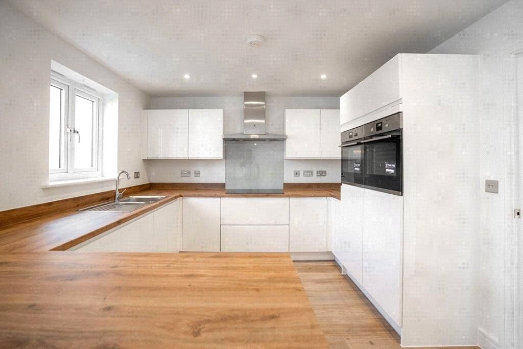 Property photo 3 of 7 Previous Violet