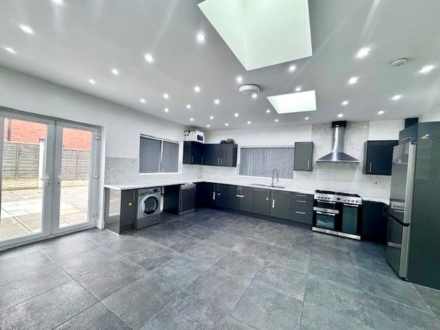 Property photo 2 of 16 Kitchen