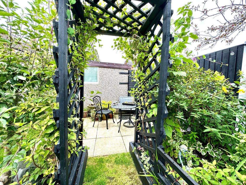 Property photo 3 of 27