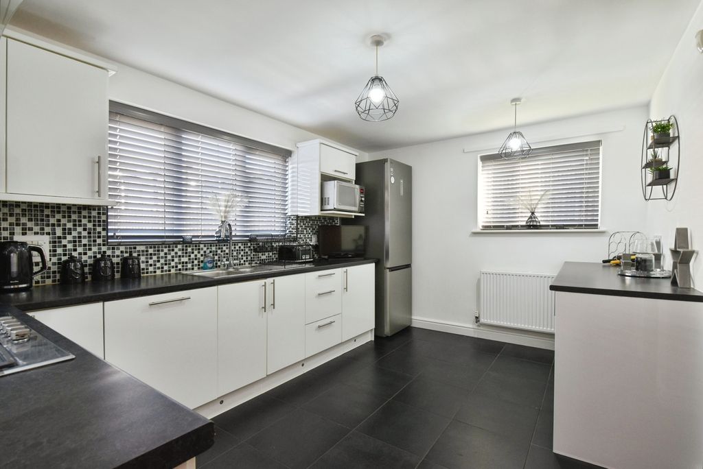 Property photo 3 of 27 Pbox-Img.Jpg