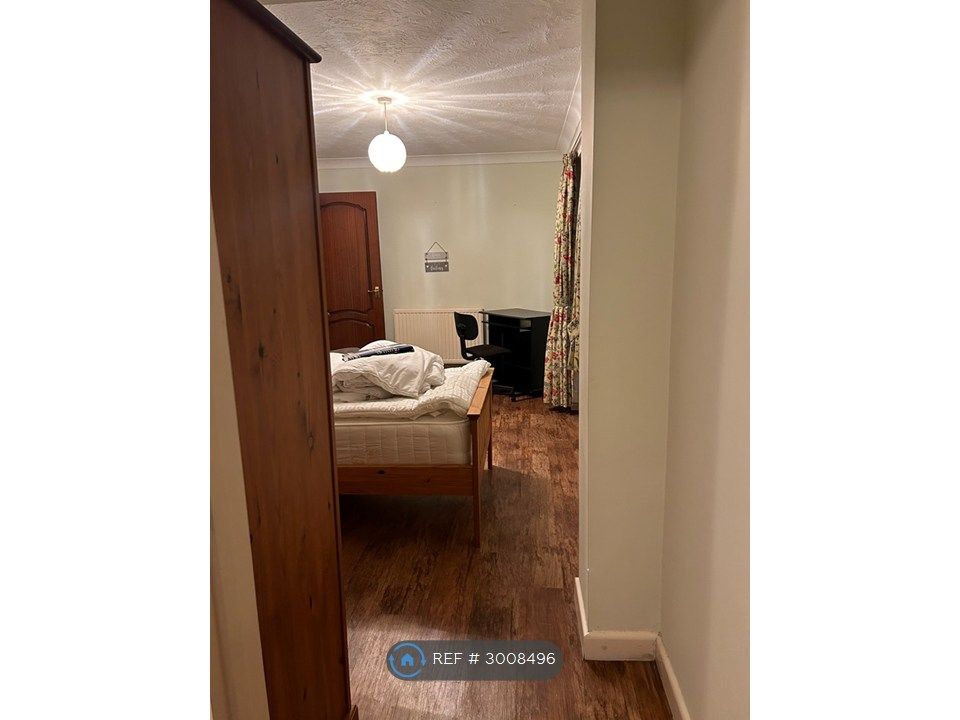 Property photo 2 of 9 Bedsit Room