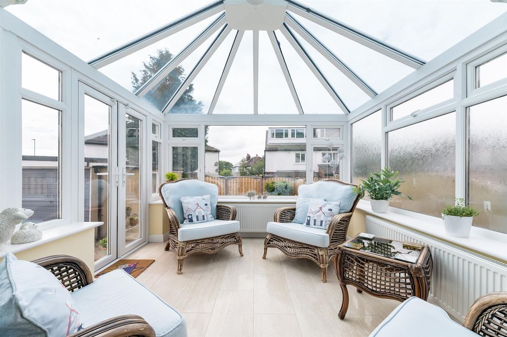 Property photo 2 of 21 Conservatory