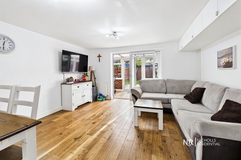 Property photo 3 of 14 Lounge