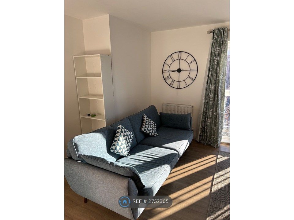 Property photo 2 of 11 Living Room