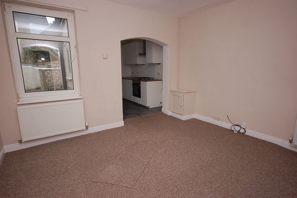 Property photo 3 of 10 Dining Room