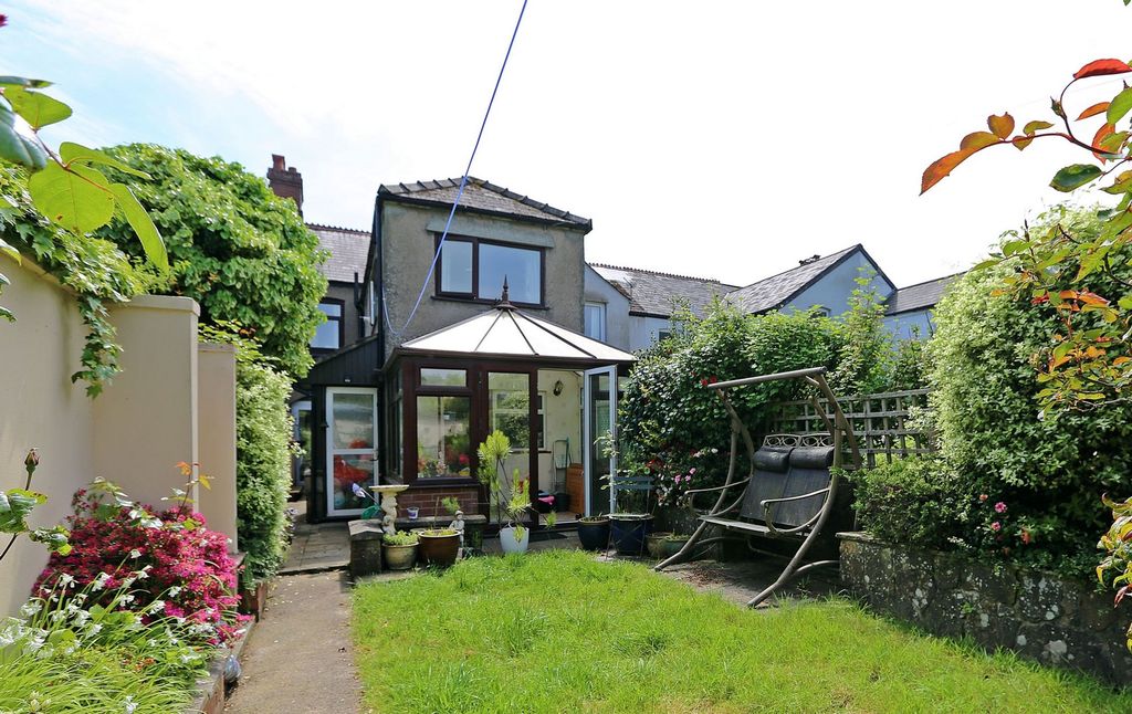 Property photo 2 of 28