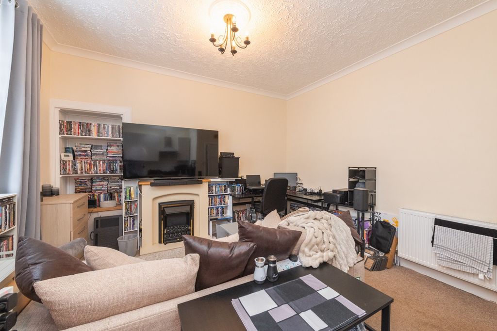 Property photo 3 of 18