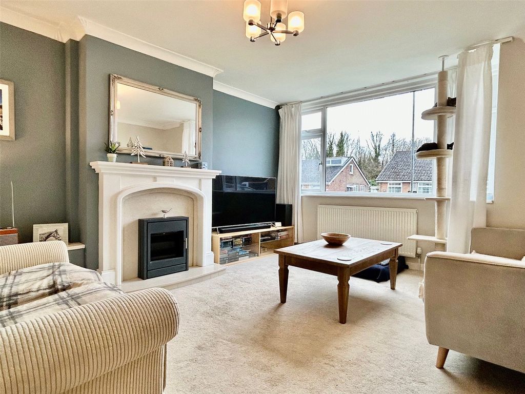 Property photo 3 of 20 Lounge