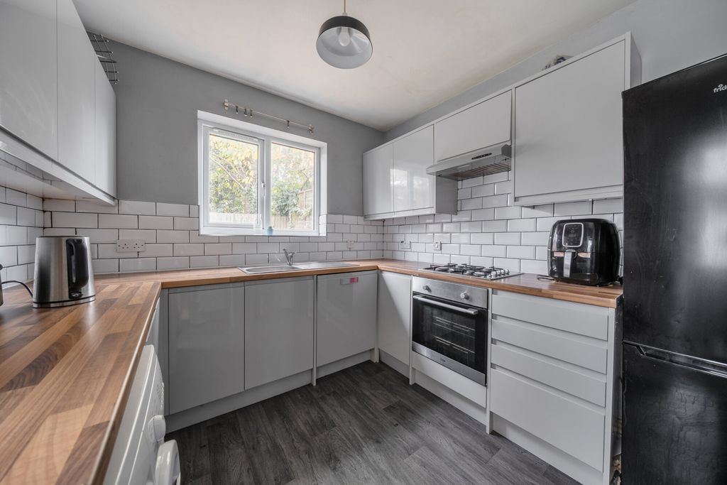 Property photo 3 of 12 Kitchen