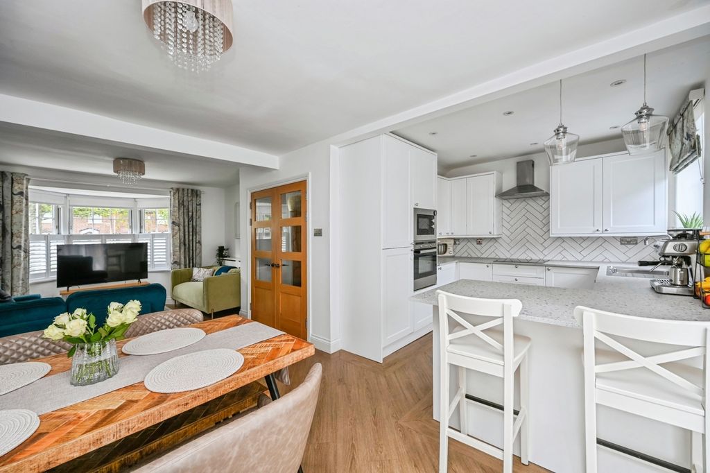 Property photo 3 of 31 Pbox-Img.Jpg