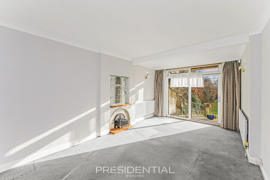 Property photo 3 of 34