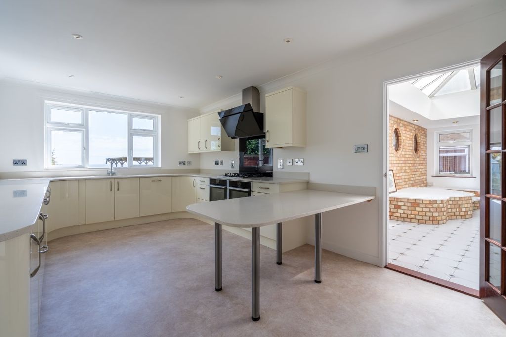Property photo 3 of 25 Cr3