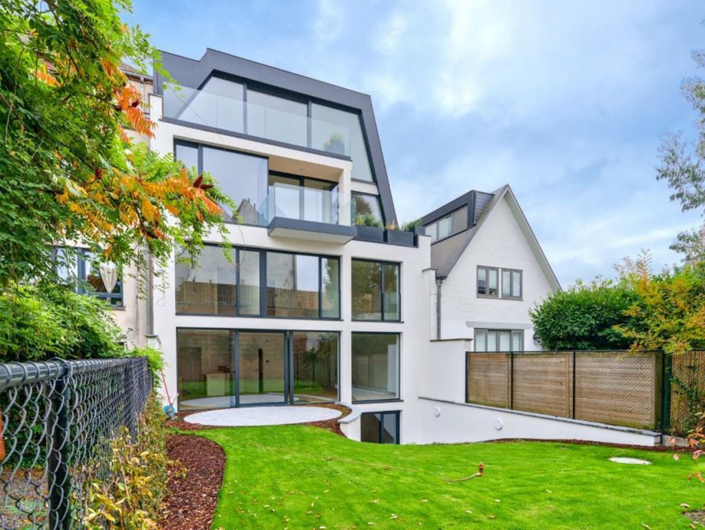 Property photo 1 of 28