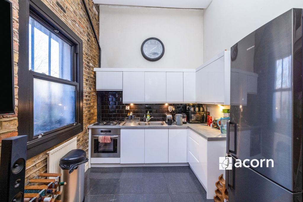 Property photo 3 of 20 Kitchen