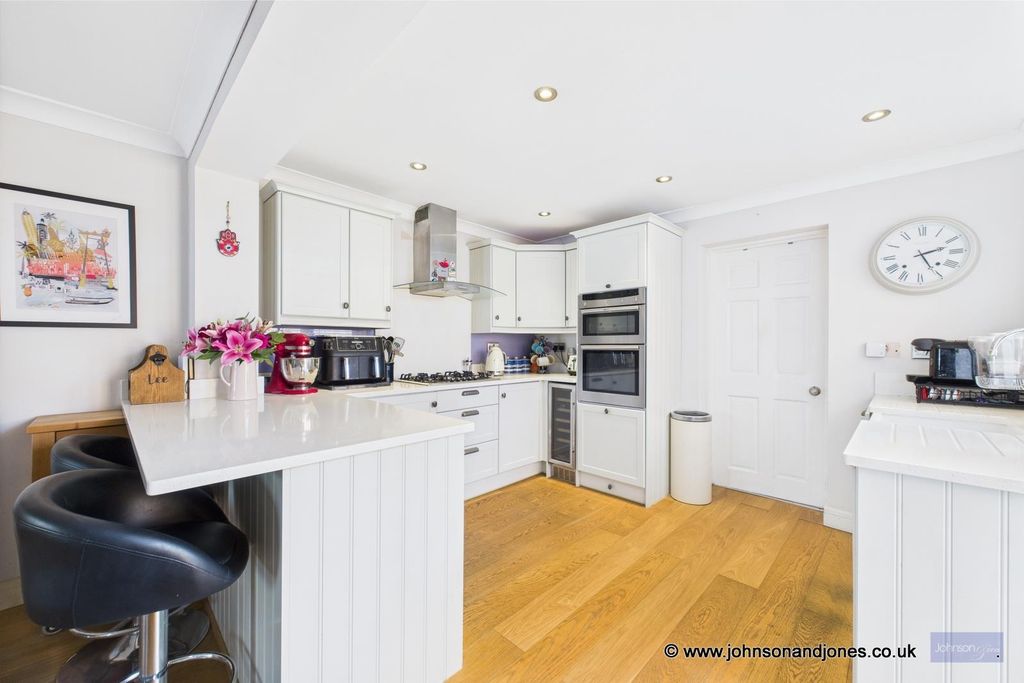 Property photo 1 of 19 2 Kitchen.Jpg