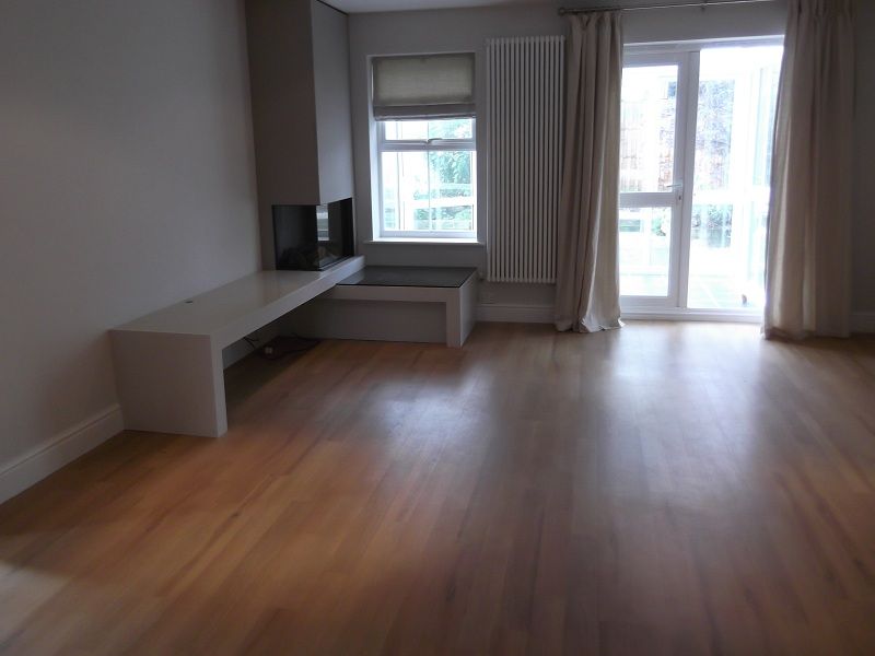 Property photo 3 of 11 Lounge