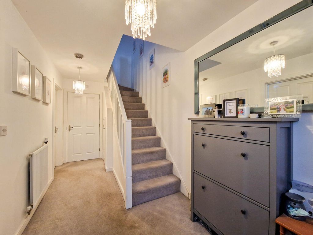 Property photo 2 of 18 Hallway