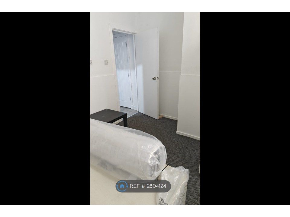 Property photo 3 of 7 Double Bedroom