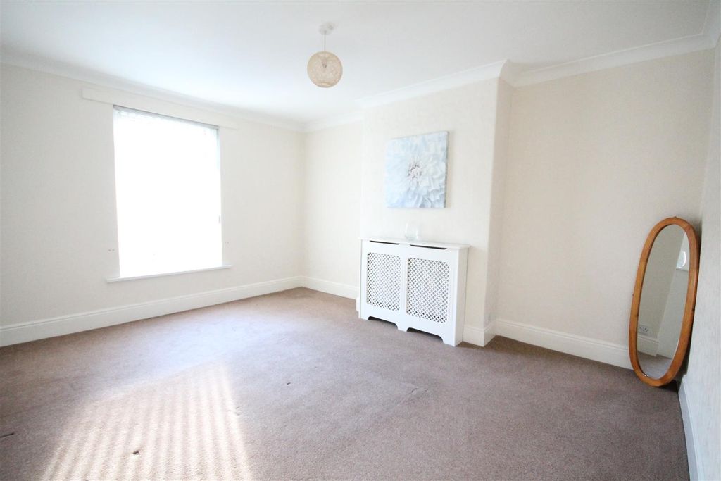 Property photo 3 of 7 Bedroom One