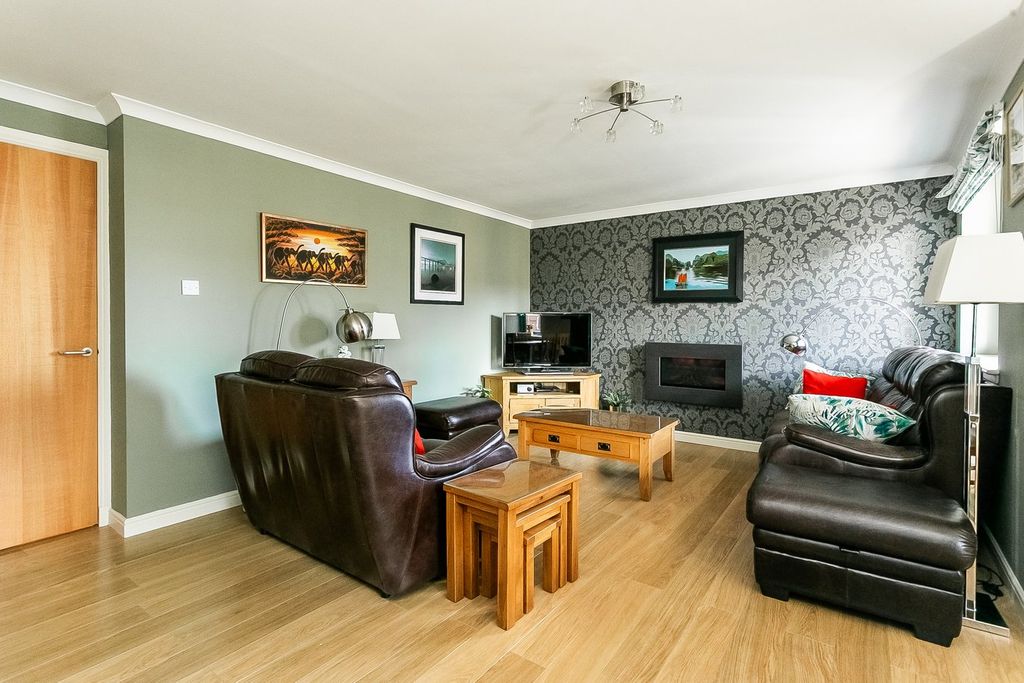 Property photo 3 of 34