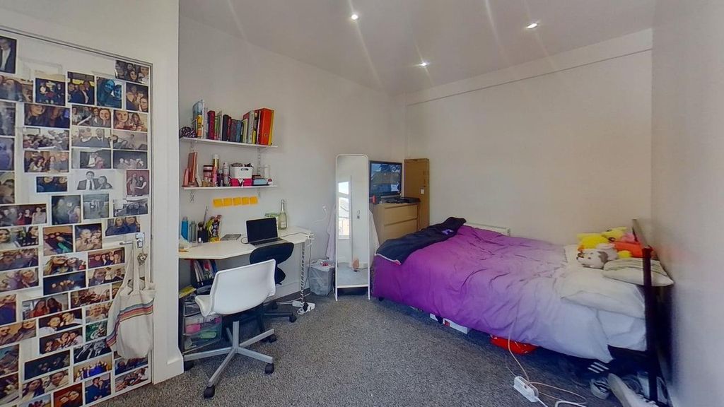 Property photo 3 of 12 Norwood-Place-Bedroom