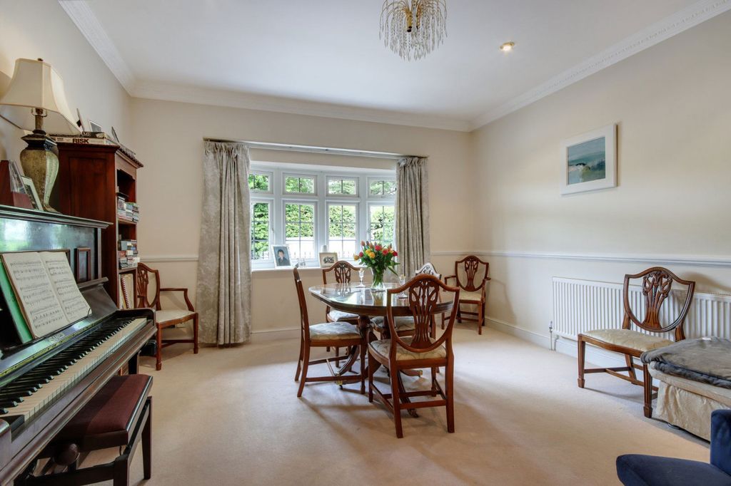 Property photo 3 of 27