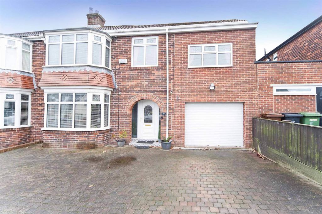 Property photo 1 of 33