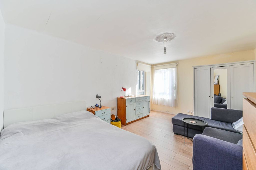 Property photo 2 of 5