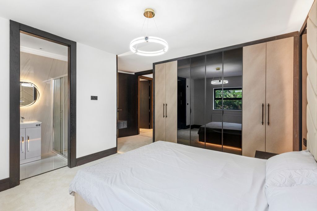 Additional image 11 of 5 bed detached house for saleThe Pipers Pipers Green Lane, Edgware HA8