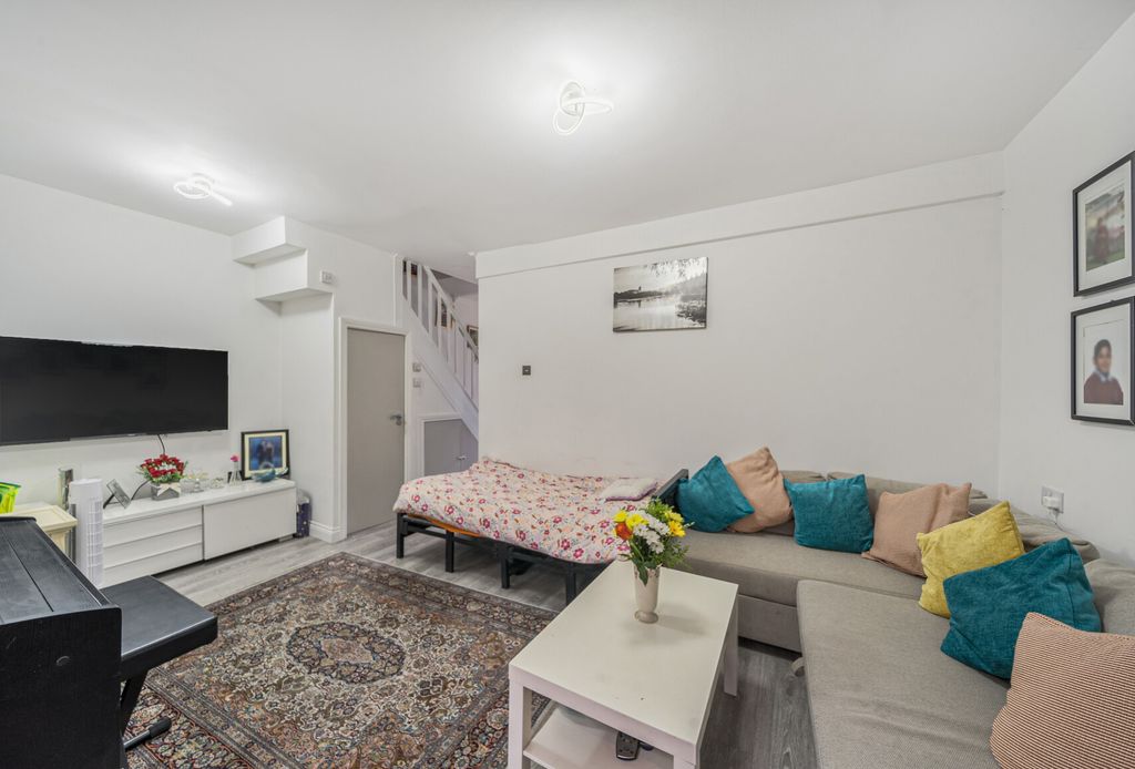 Property photo 1 of 12 1332640-12-6890Bd...