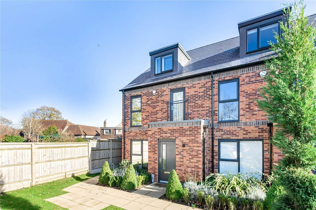 Property photo 1 of 21 Riddiford Drive