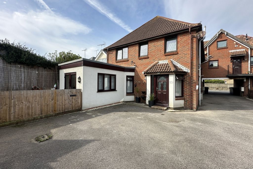 Property photo 1 of 11 Photo 2