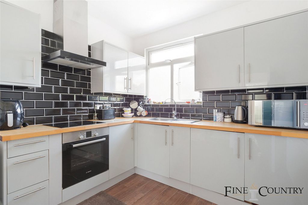 Property photo 2 of 28 Picture No. 08