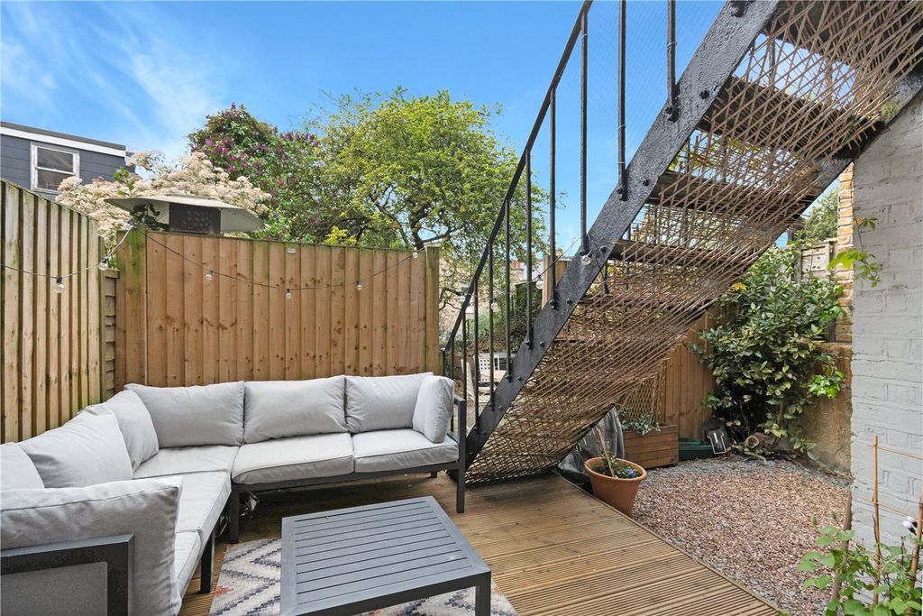 Property photo 3 of 11 Garden