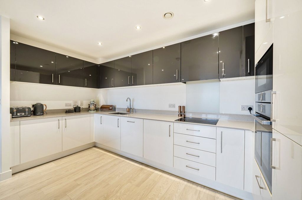 Property photo 2 of 17 Kitchen