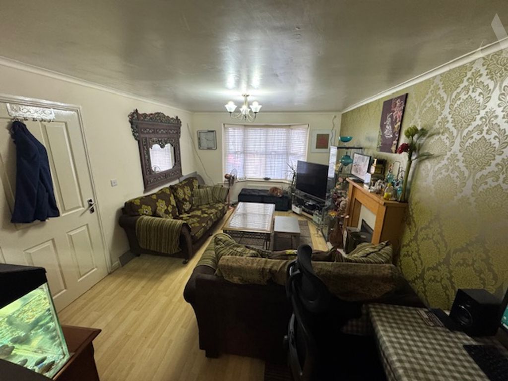 Property photo 3 of 12 33 College Road Lounge.Jpeg