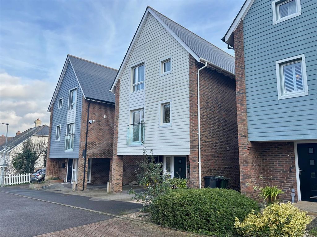 Property photo 1 of 26