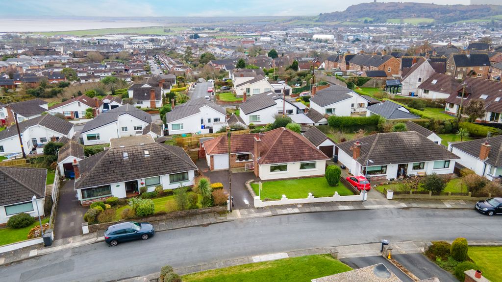 Property photo 1 of 31 003