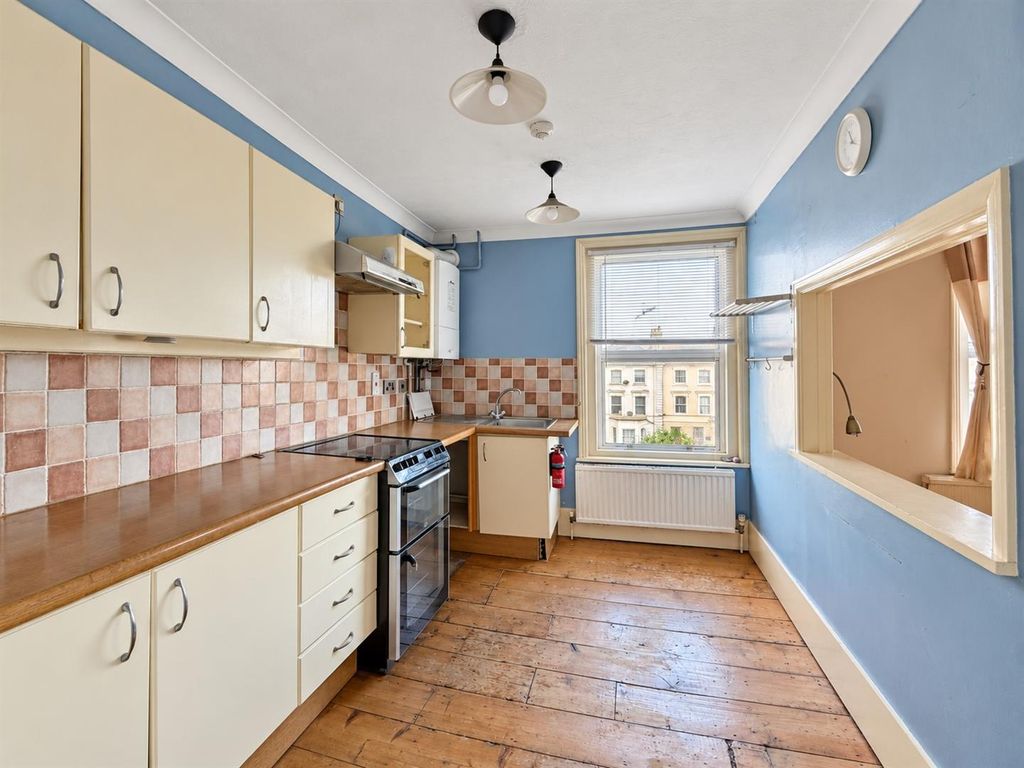 Property photo 3 of 10 Kitchen 001.Jpg